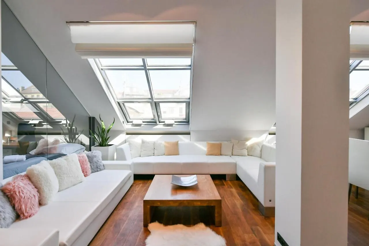 פראג Luxury Central Penthouse With Sauna, Terrace, 250M2, 5Bdrm, 3Bthrm צ'כיה