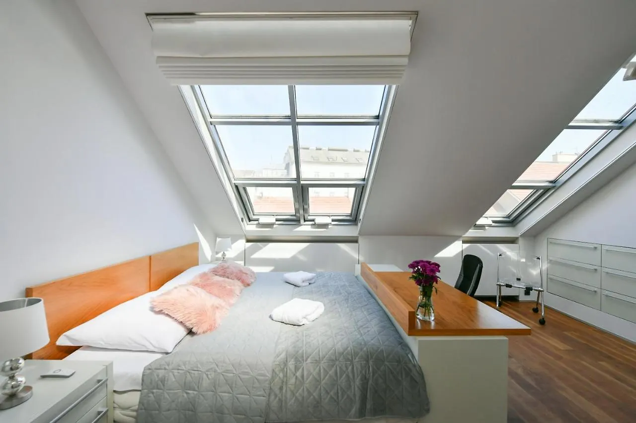 פראג Luxury Central Penthouse With Sauna, Terrace, 250M2, 5Bdrm, 3Bthrm דירה