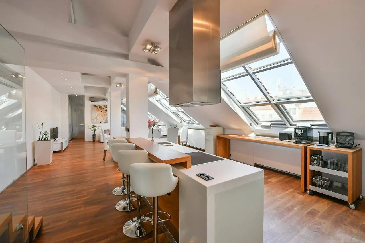 פראג Luxury Central Penthouse With Sauna, Terrace, 250M2, 5Bdrm, 3Bthrm 0*,  צ'כיה