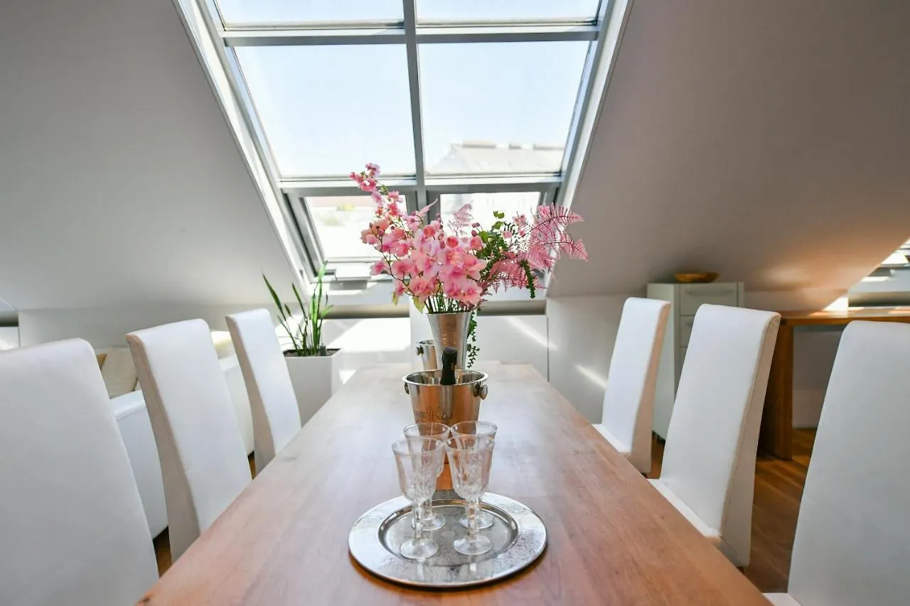 דירה פראג Luxury Central Penthouse With Sauna, Terrace, 250M2, 5Bdrm, 3Bthrm צ'כיה
