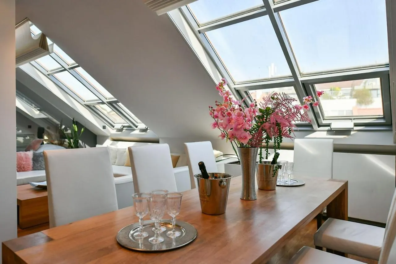 דירה פראג Luxury Central Penthouse With Sauna, Terrace, 250M2, 5Bdrm, 3Bthrm צ'כיה