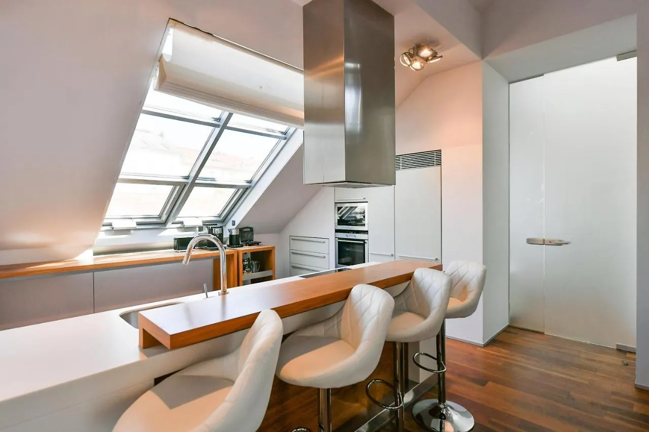 פראג Luxury Central Penthouse With Sauna, Terrace, 250M2, 5Bdrm, 3Bthrm 0*,  צ'כיה