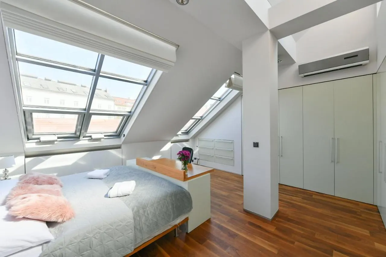 פראג Luxury Central Penthouse With Sauna, Terrace, 250M2, 5Bdrm, 3Bthrm 0*,  צ'כיה